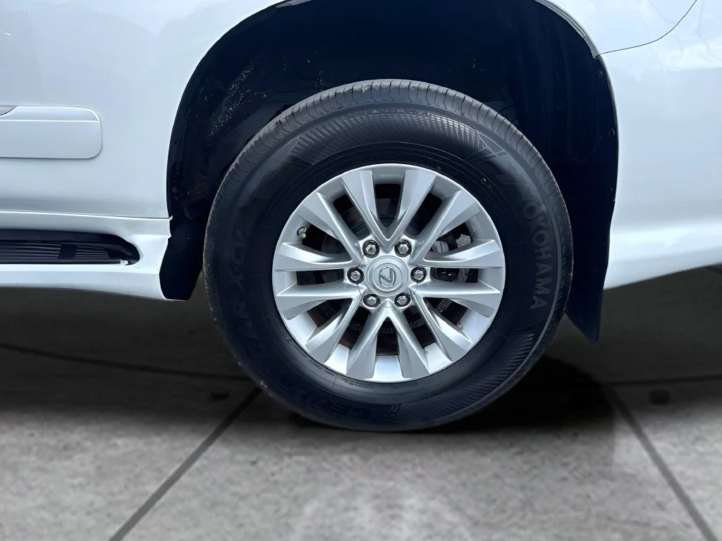 Used 2019 White Lexus 460 image 31