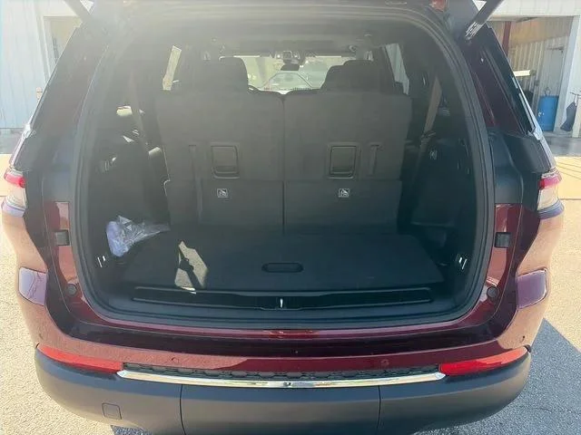 New 2026 Velvet Red Pearl-Coat Exterior Paint Jeep Laredo X image 22