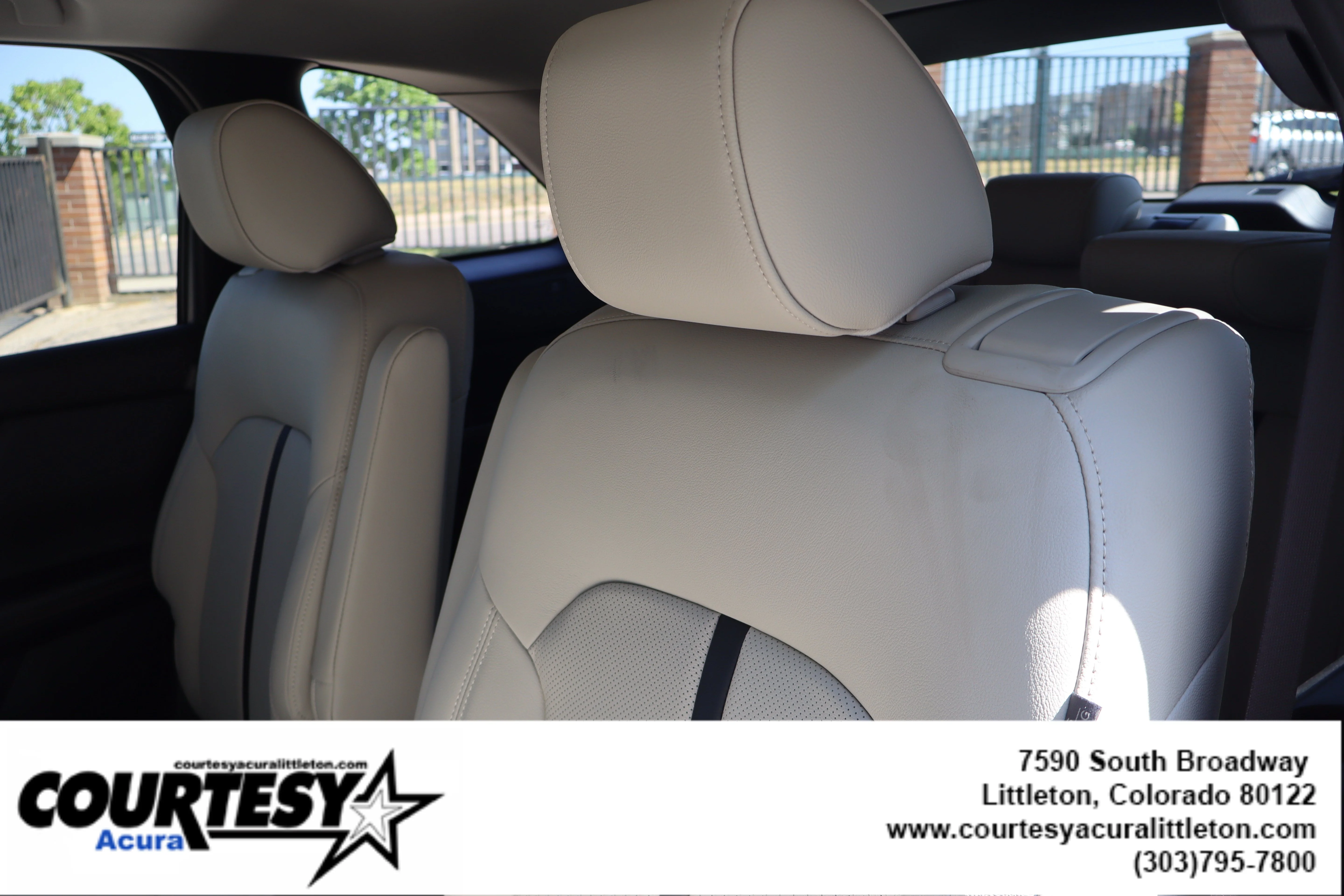 Used 2024 Platinum Quartz Mazda Preferred image 26
