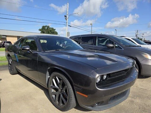 Used 2019 Granite Pearlcoat Dodge SXT image 4