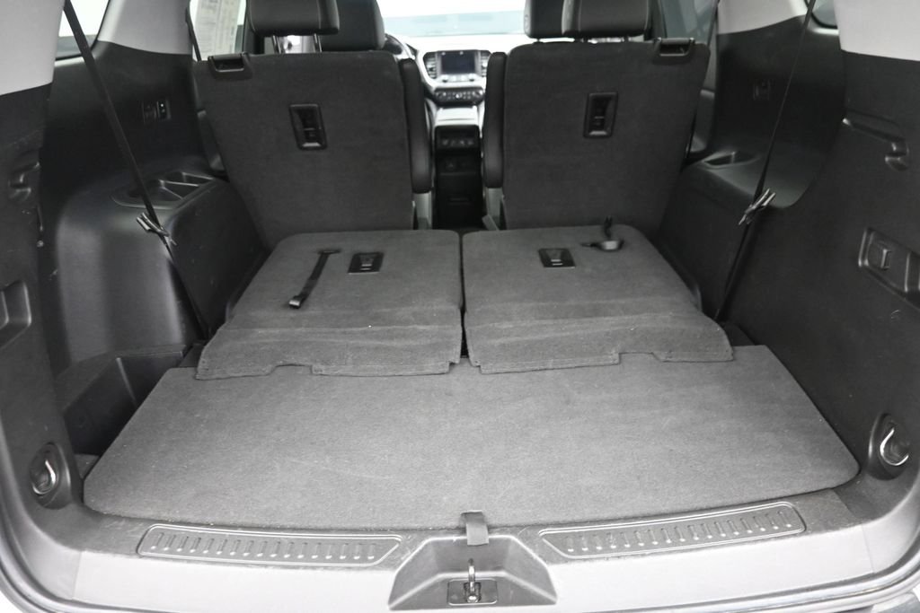 Used 2020 White GMC SLT image 12