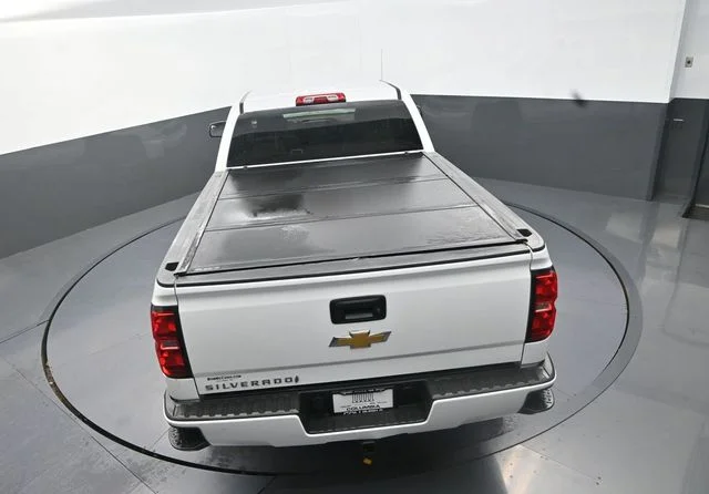 Used 2016 White Chevrolet Custom image 17