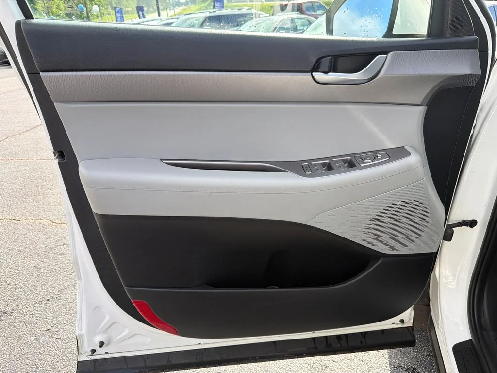 Used 2022 White Hyundai SEL image 10