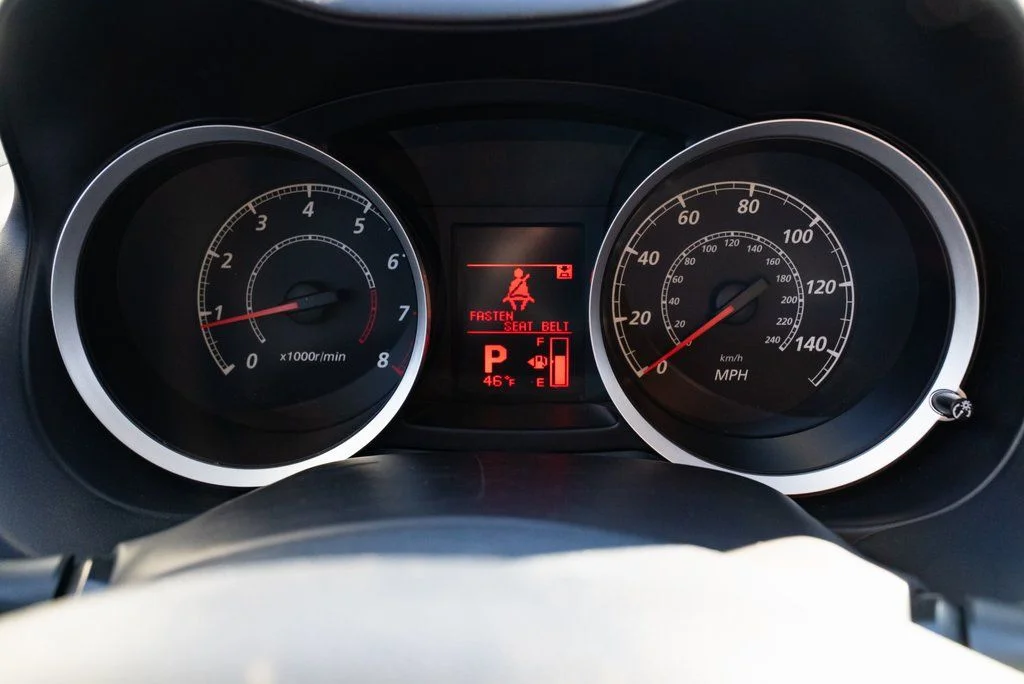 Used 2014 Silver Mitsubishi ES image 11