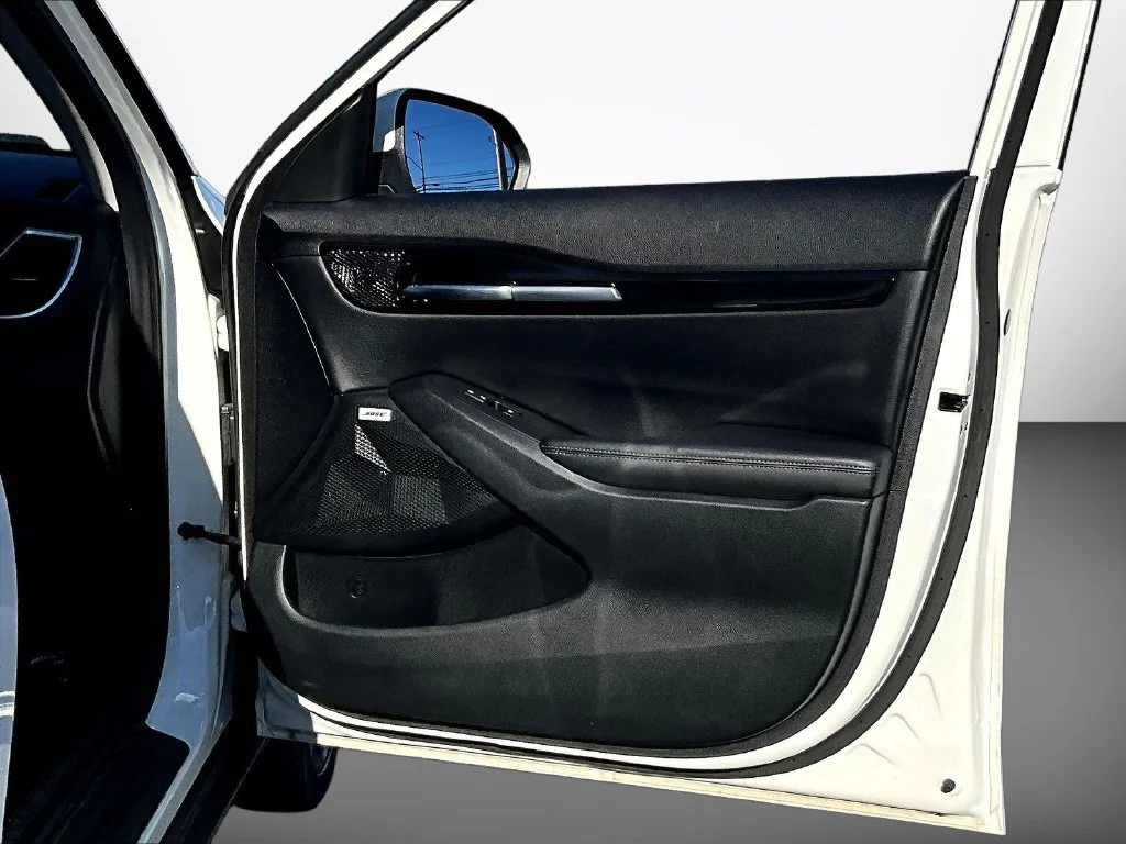 Used 2023 White Kia SX image 29