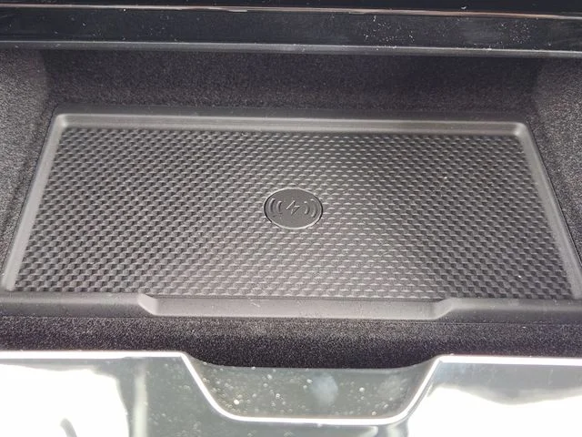 Used 2025 Red Land Rover S image 18