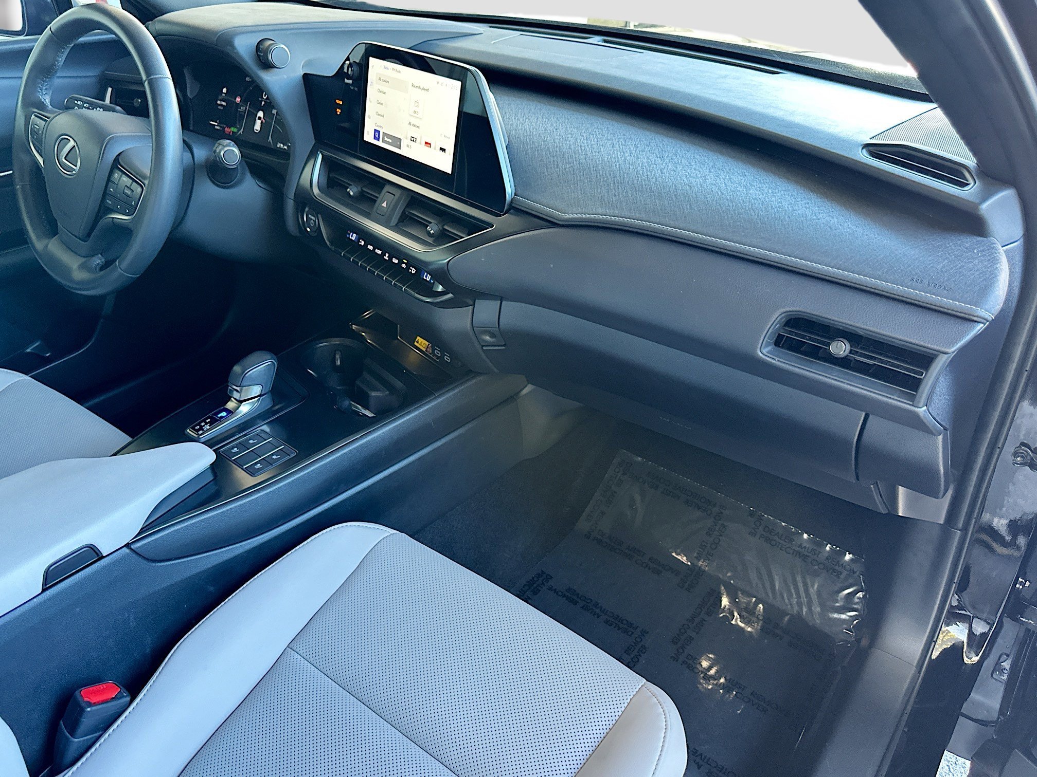 Used 2025 Obsidian Lexus UX 300h F SPORT Design image 29