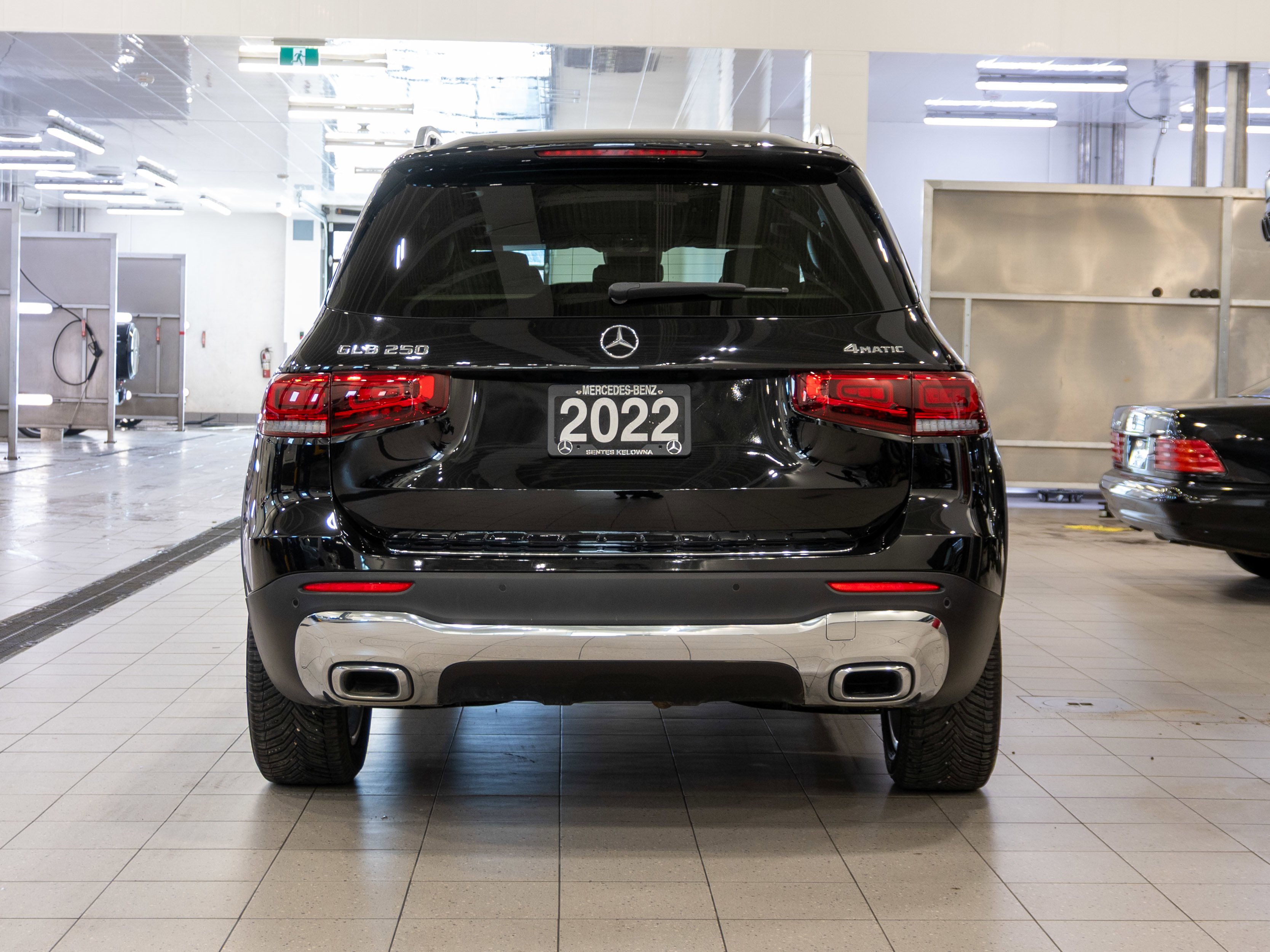 Certified Used 2022 Cosmos Black Metallic Mercedes-Benz GLB 250 image 4