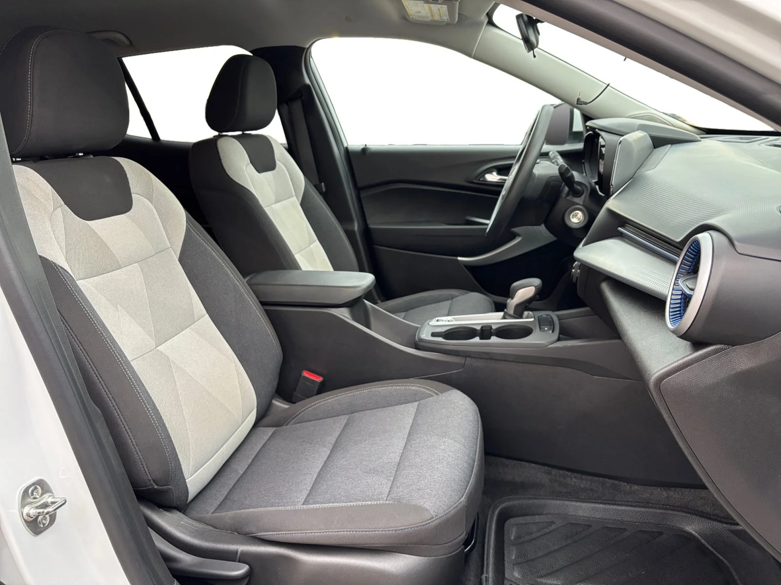 Used 2024 White Chevrolet LS image 17