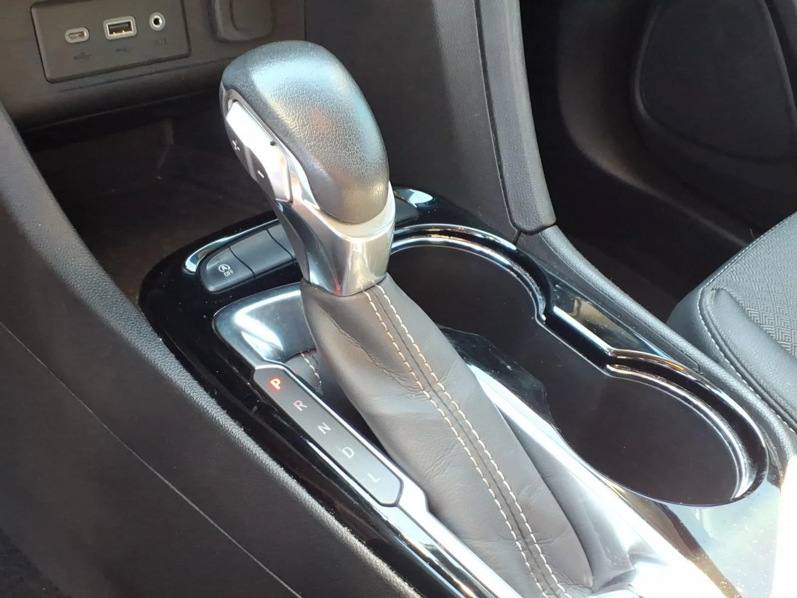 Used 2022 Ebony Twilight Metallic Buick Select image 15