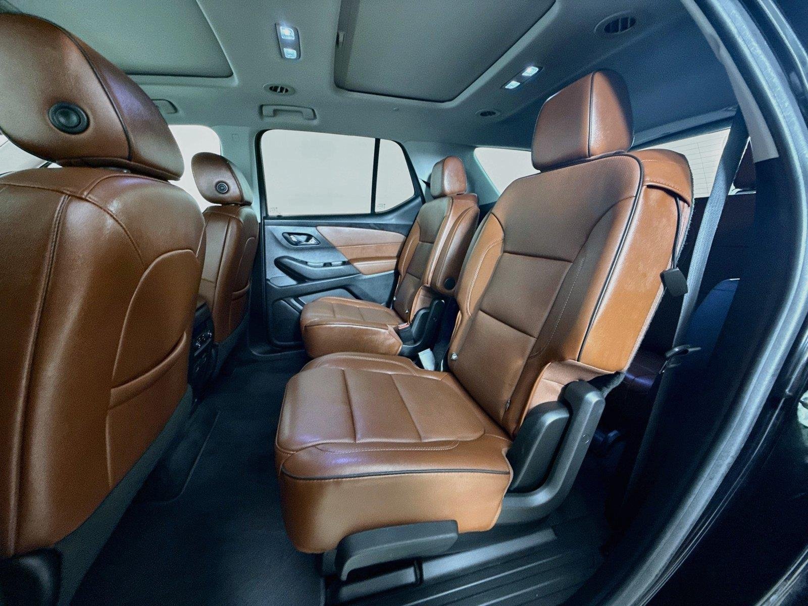 Used 2020 MOSAIC BLACK METALLIC Chevrolet High Country image 27