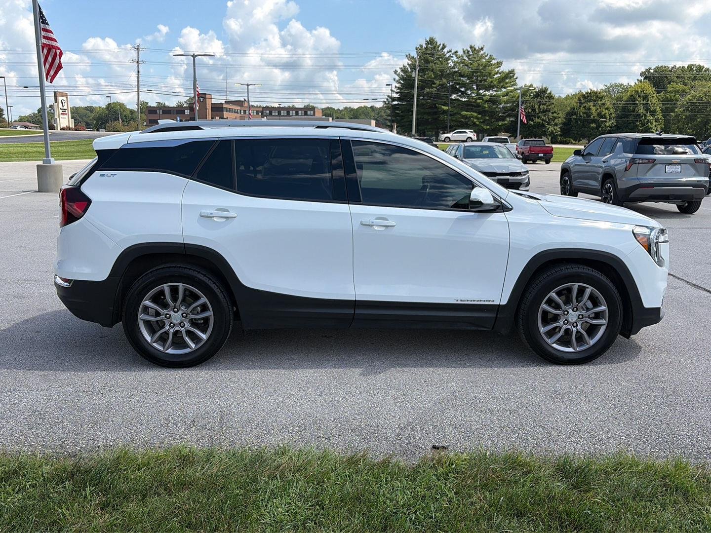 Used 2022 SUMMIT WHITE GMC SLT image 6