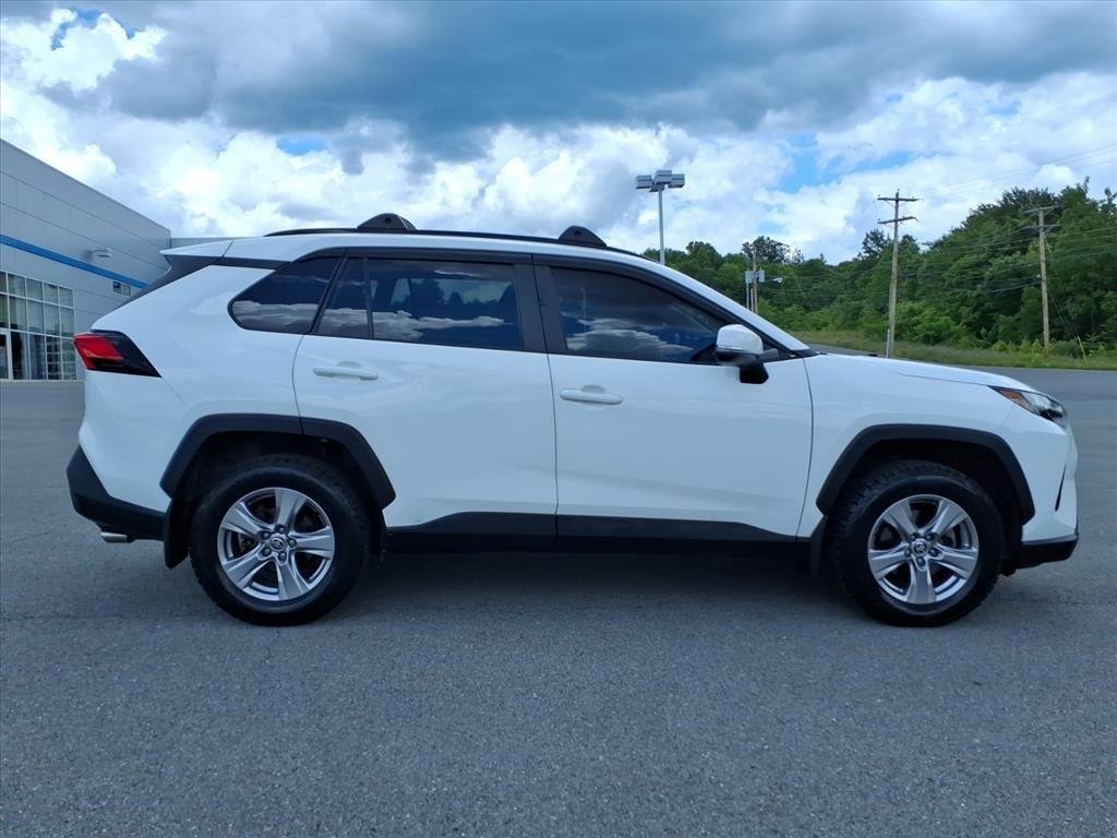 Used 2022  Toyota XLE image 7