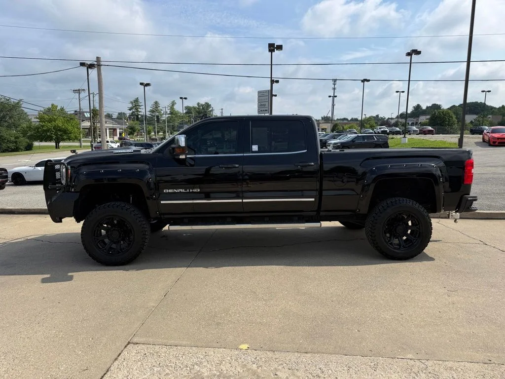 Used 2018 Black GMC Denali image 10