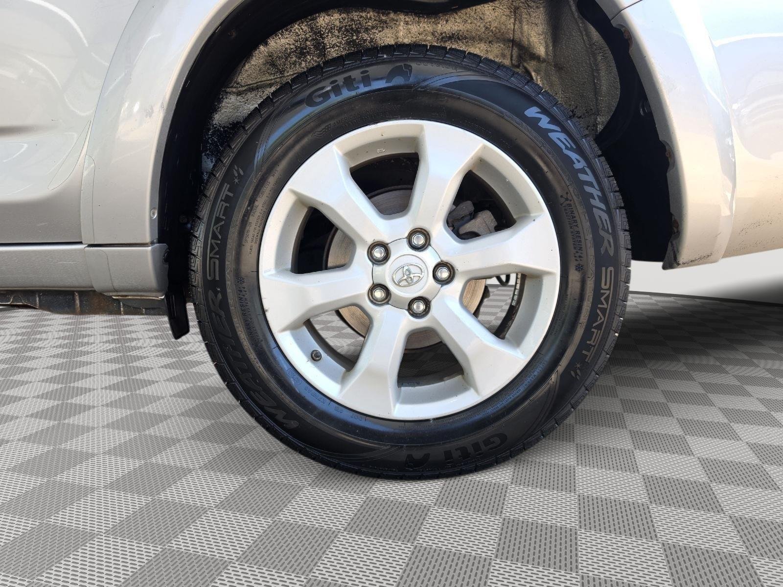 Used 2012 Classic Silver Metallic Toyota Limited image 9