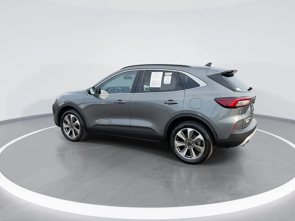 Used 2025  Ford Platinum image 6
