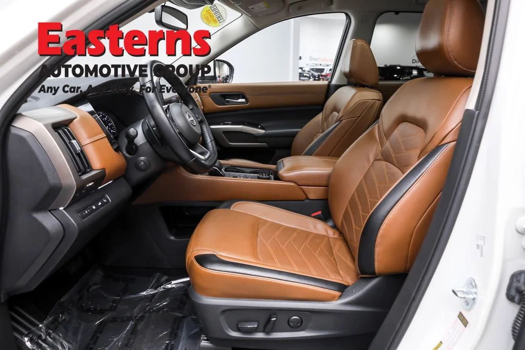 Used 2022 White Nissan Platinum image 14