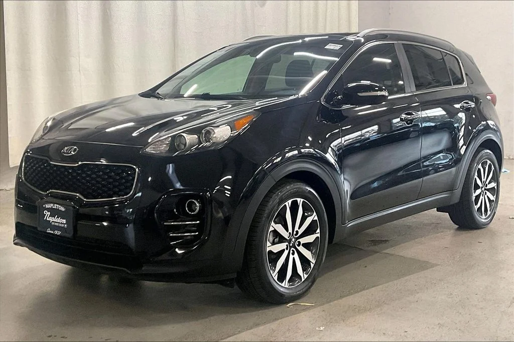 Used 2017 Red Kia EX image 12