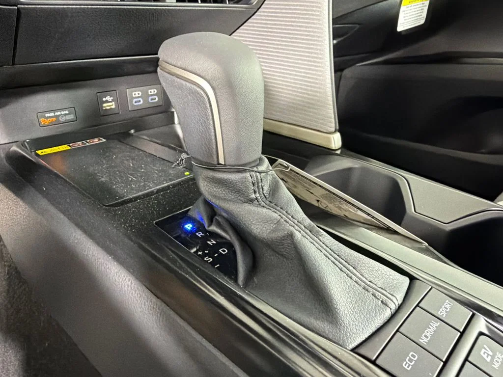 2025 Toyota Camry SE - Photo 30