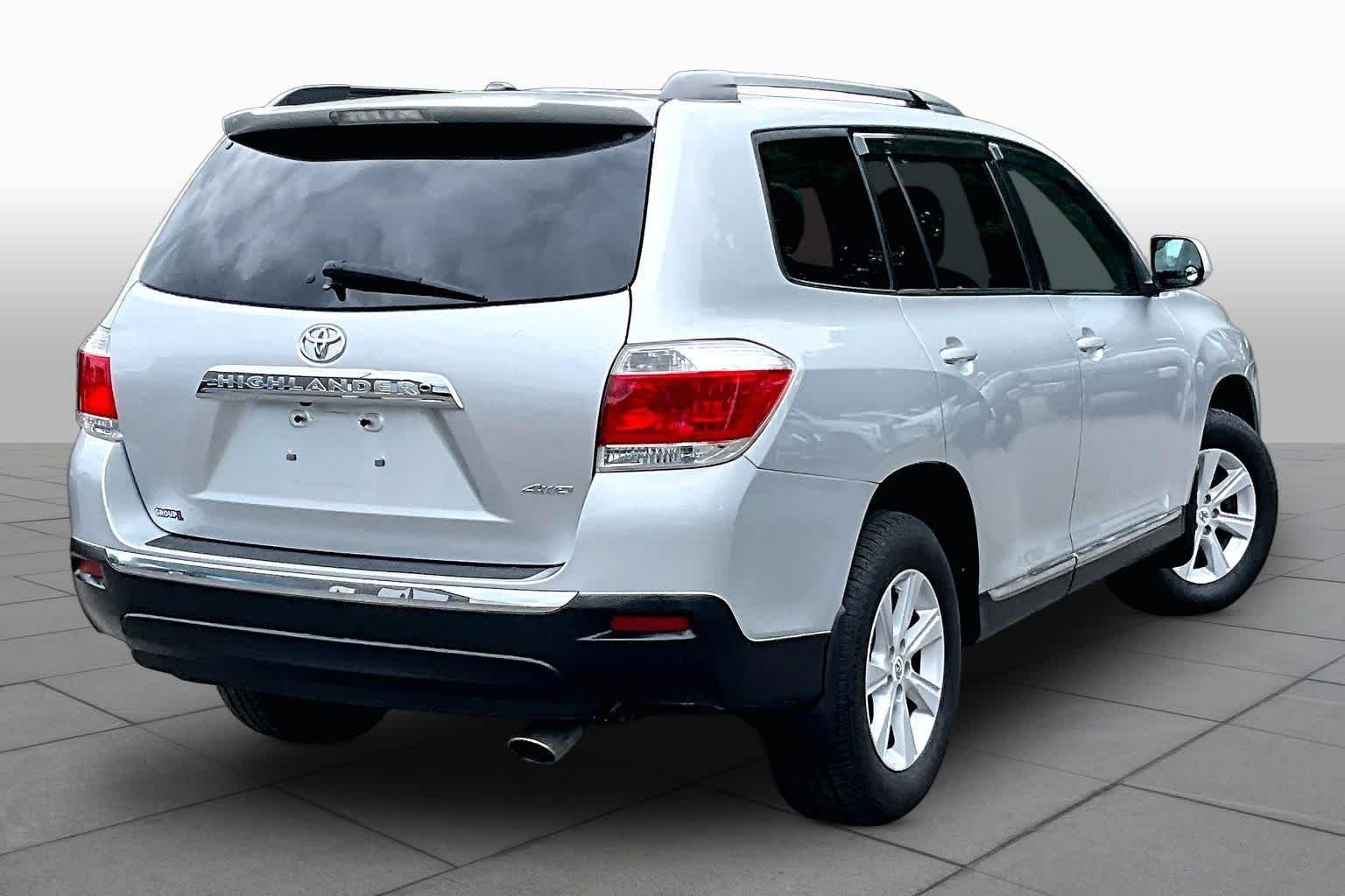 Used 2012 Classic Silver Metallic Toyota  image 13
