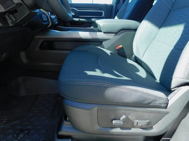 2026 RAM 3500 Big Horn - Photo 8