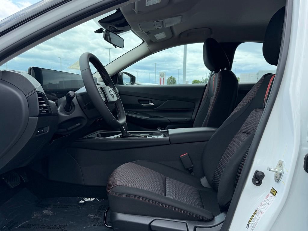 New 2026 Aspen White TriCoat / Super Black Two-tone Nissan SR image 11