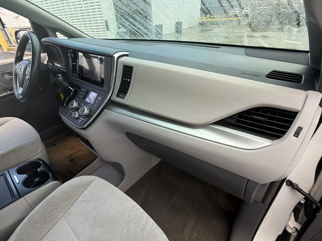 Used 2015 White Toyota LE image 13