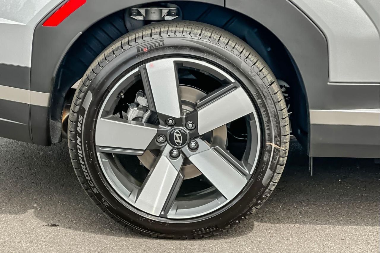 New 2026 Shimmering Silver Hyundai Limited image 37