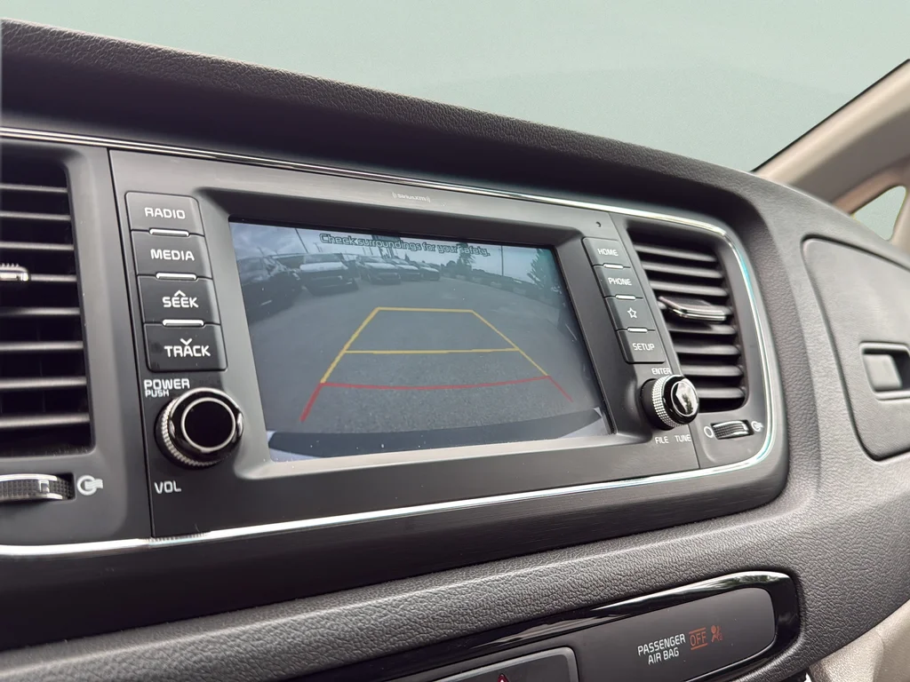 Used 2019 Snow White Pearl Kia EX image 9
