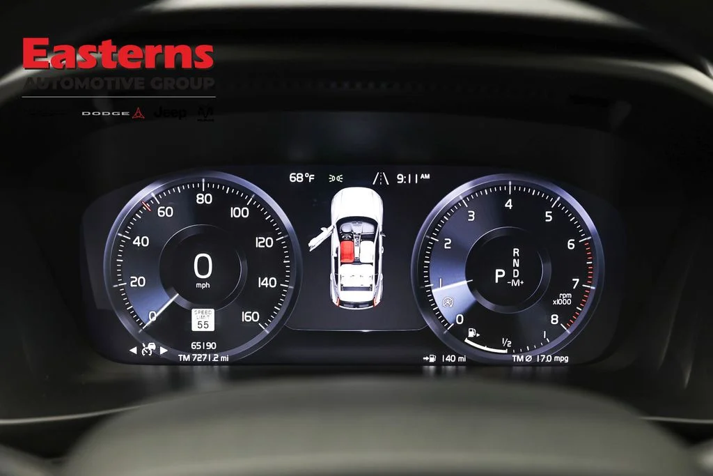 Used 2022 Brown Volvo Momentum image 25
