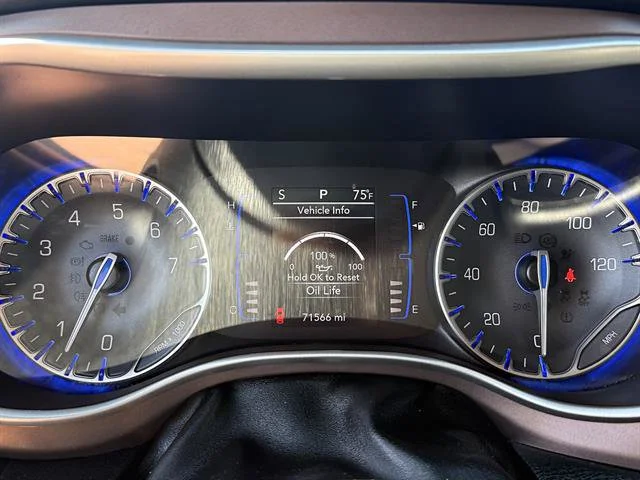 2023 Chrysler Voyager LX - Photo 14