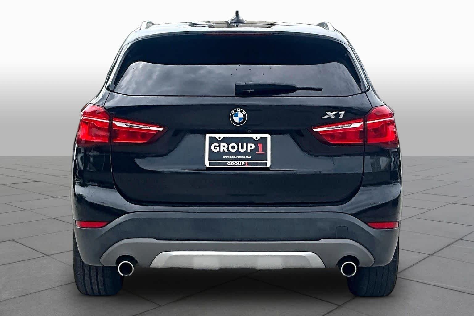 Used 2018 Black Sapphire Metallic BMW sDrive28i image 4