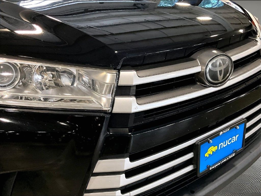 Used 2017 Black Toyota XLE image 33