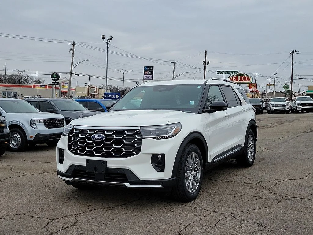 New 2026 Star White Metallic Tri-Coat Ford Platinum™ image 2