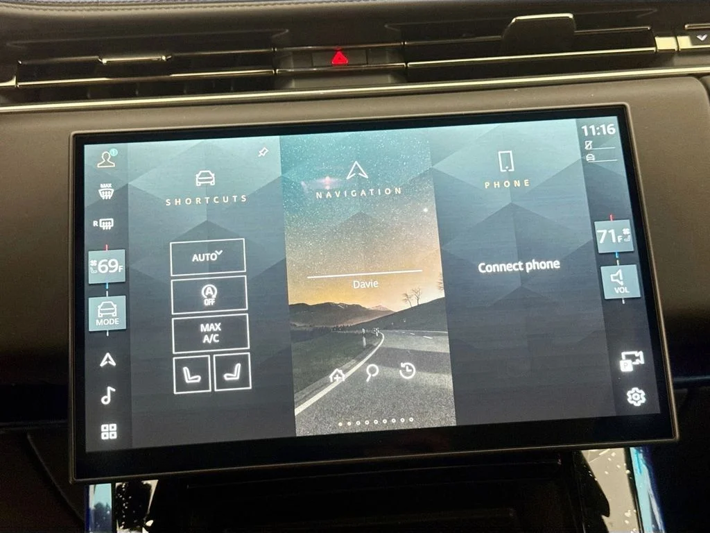 New 2026 Fuji White Land Rover Dynamic SE image 9