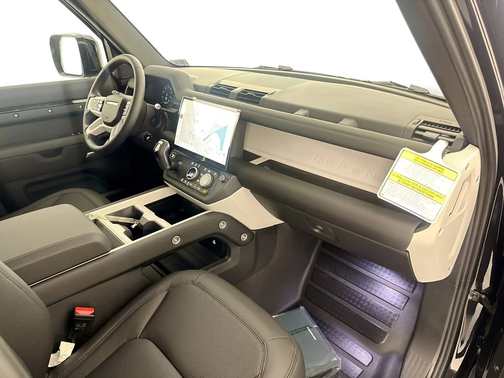 New 2026 Santorini Black Land Rover S image 28