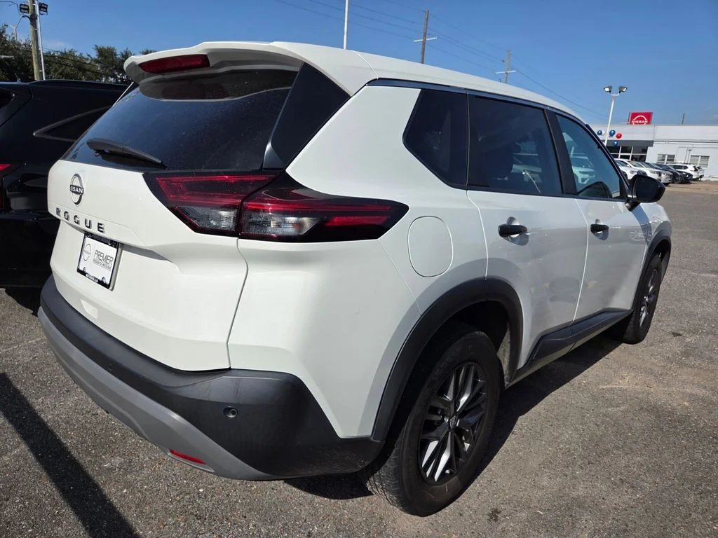 Used 2023 White Nissan S image 4