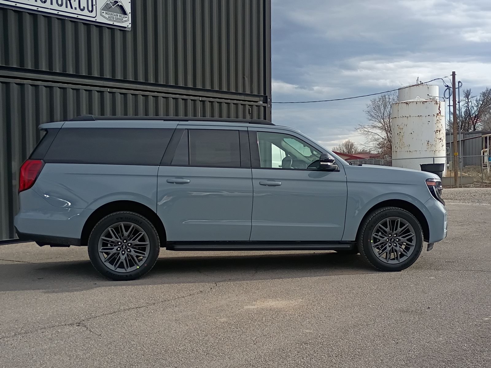View vehicle photo 6