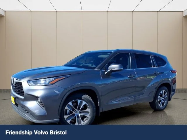 Used 2020 Gray Toyota XLE image 1