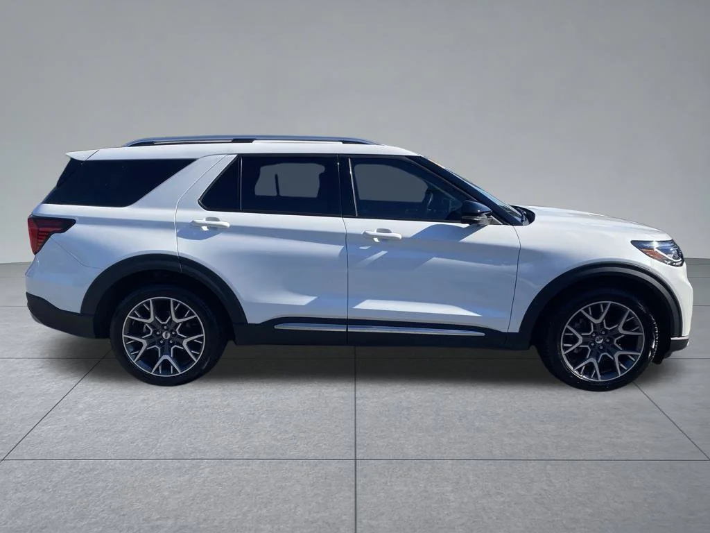 Used 2025 White Ford Platinum image 3