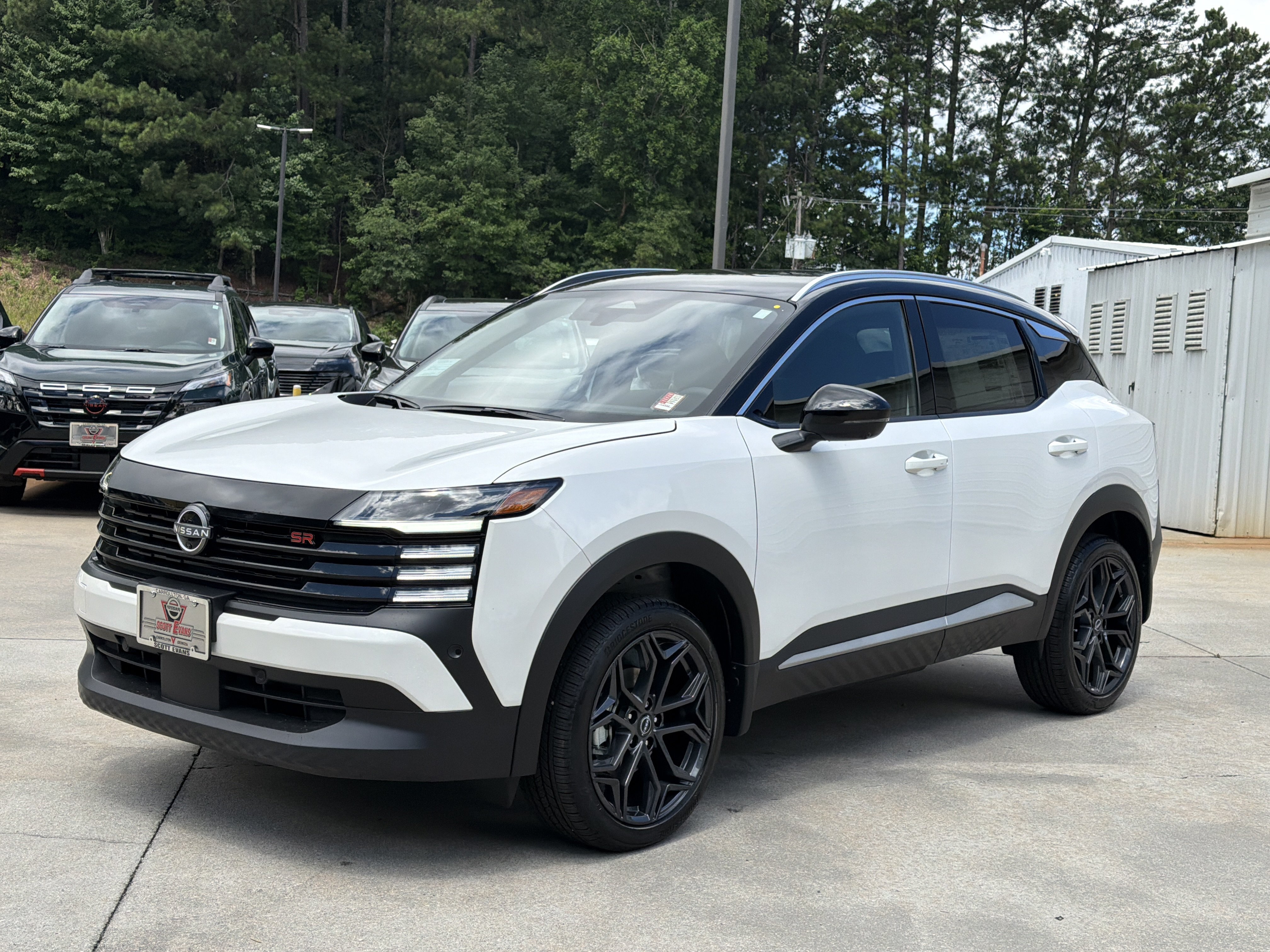 New 2026 Aspen White Tricoat/Super Black Nissan SR image 4