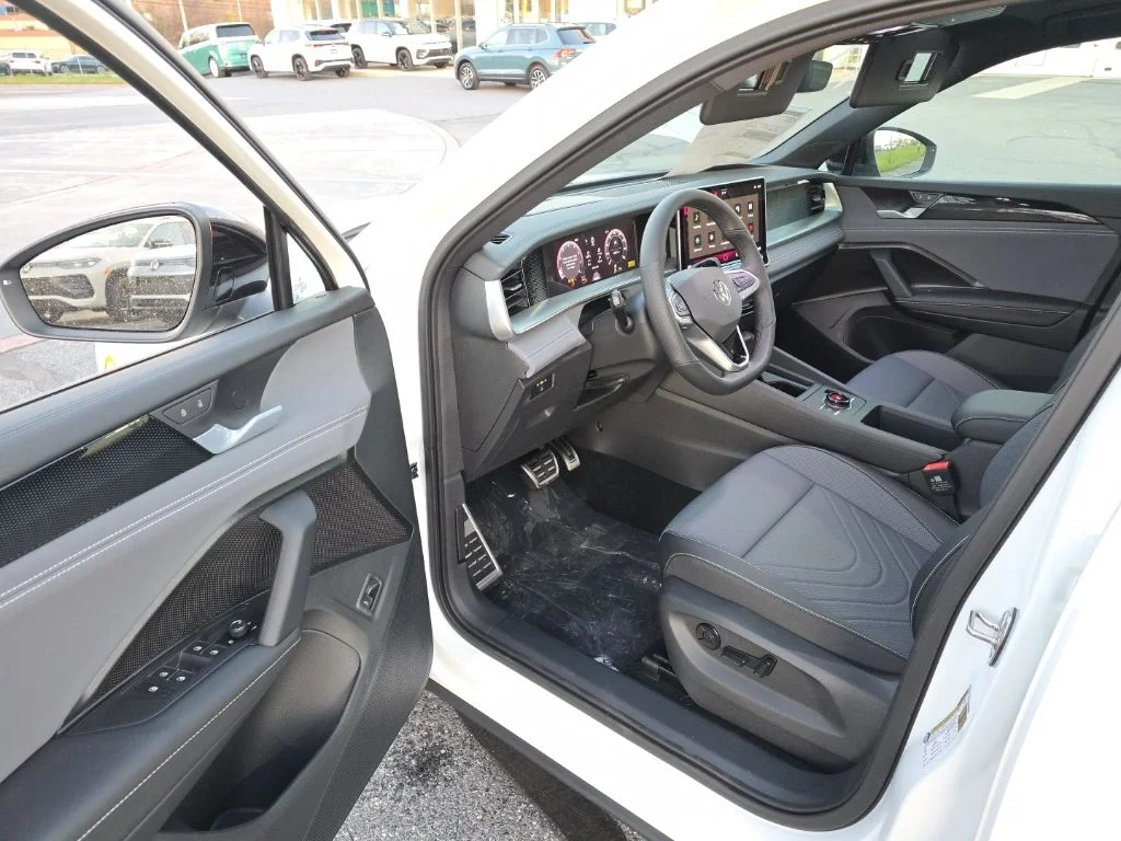 2026 Volkswagen Tiguan SE R-LINE BLACK - Photo 9