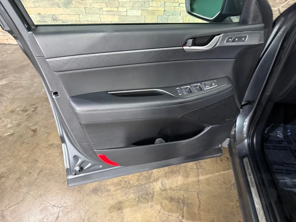 Used 2023 Graphite Hyundai Limited image 9