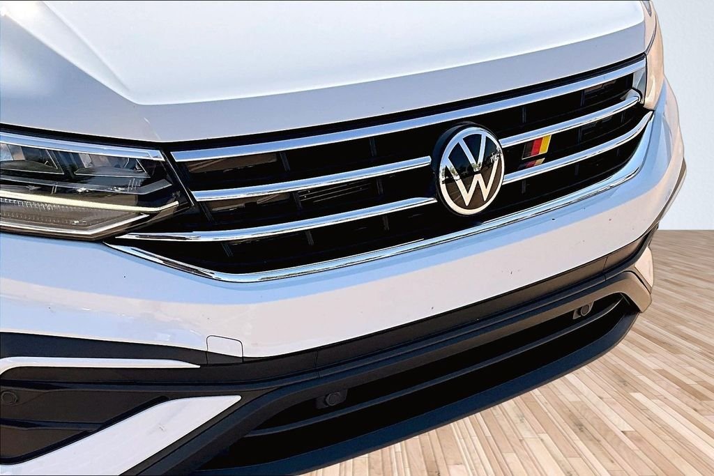 Used 2022 White Volkswagen 2.0T SE image 23