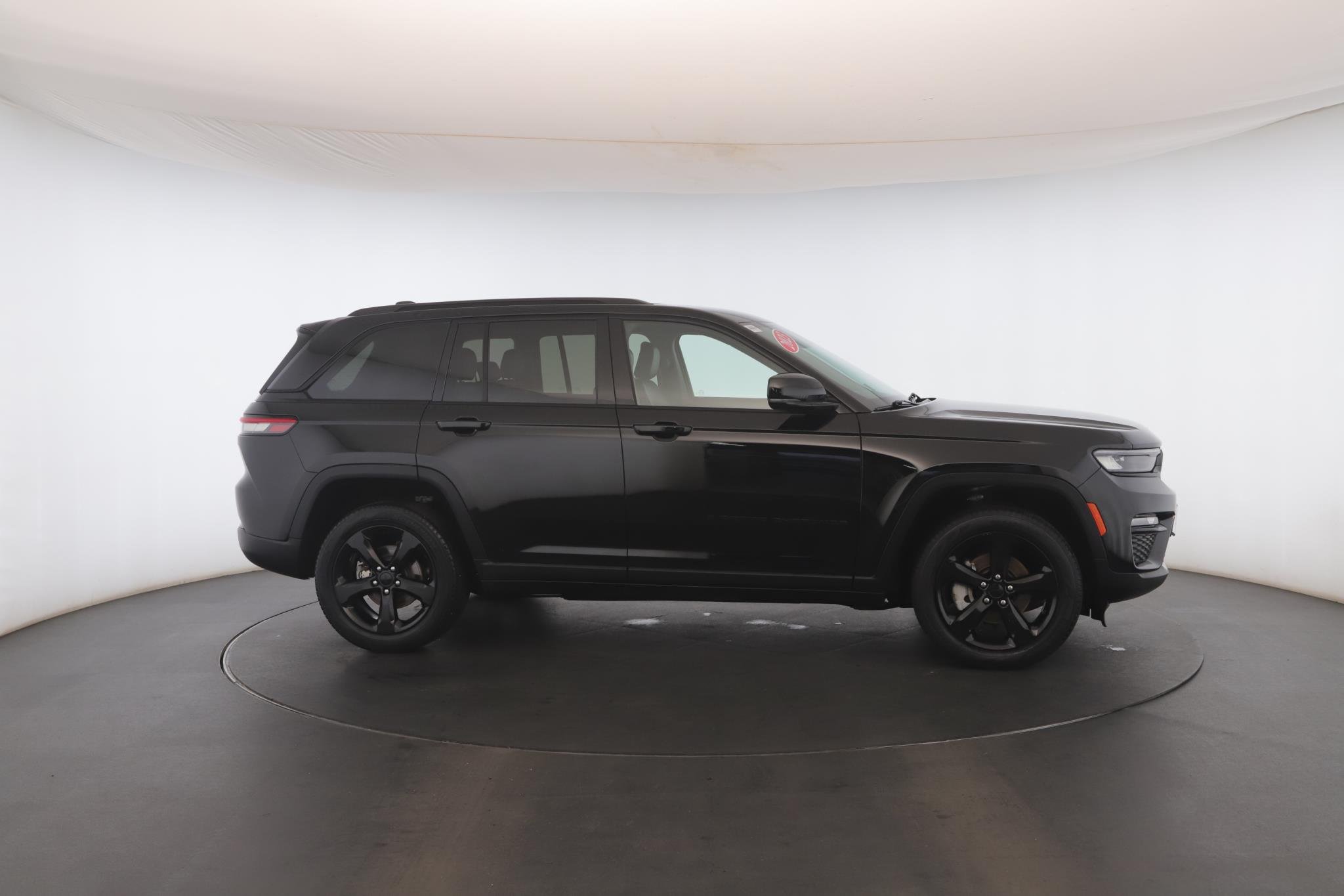 Used 2023 Diamond Black Crystal Pearlcoat Jeep Limited 4x4 image 22