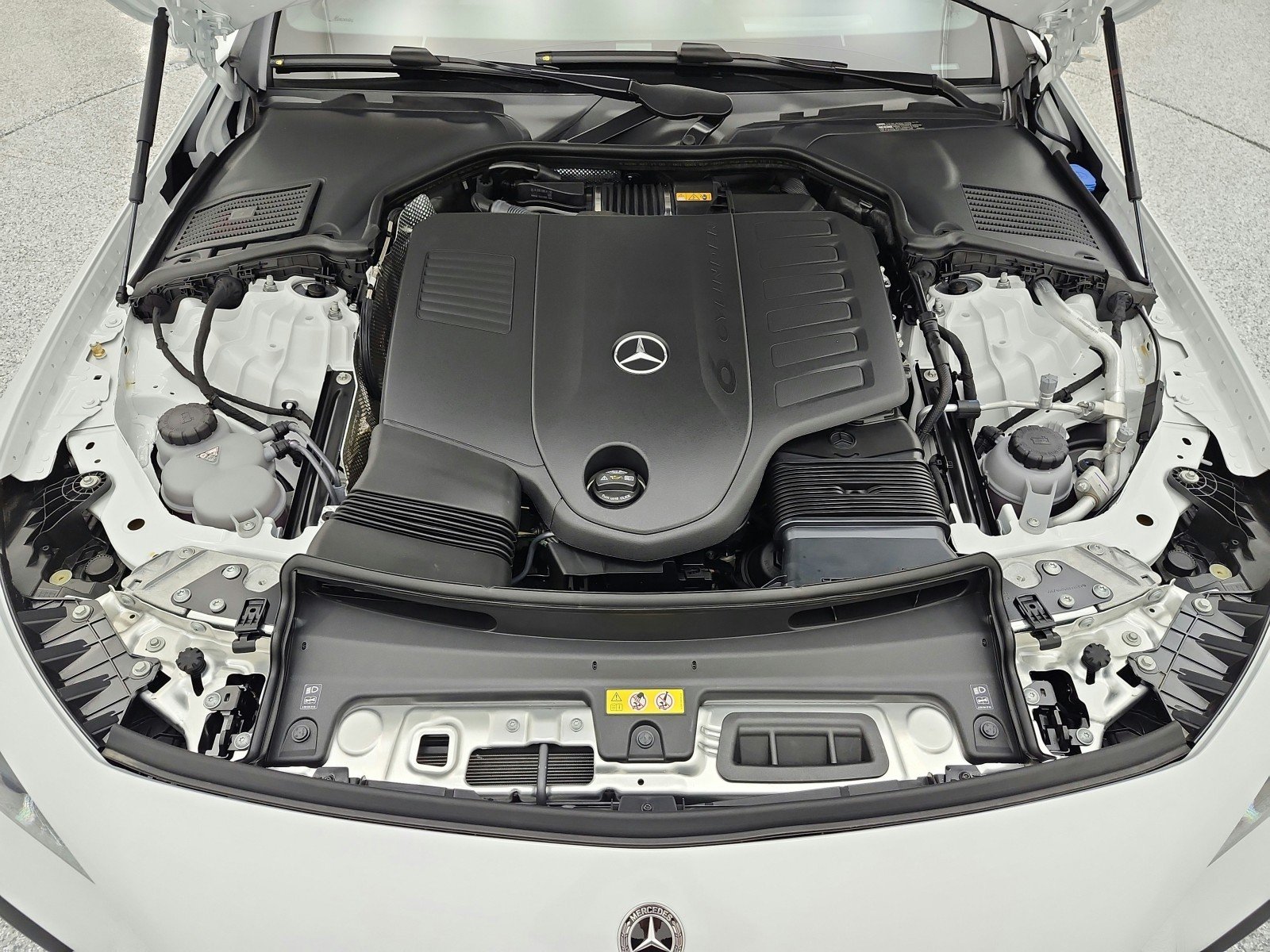 New 2026 MANUFAKTUR Moonlight White Metallic Mercedes-Benz CLE 450 4MATIC® Cabriolet image 11