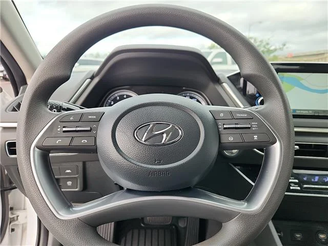 Used 2023 White Hyundai SEL image 19