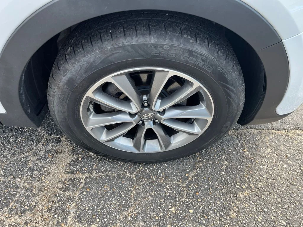 Used 2019 White Hyundai SE image 48