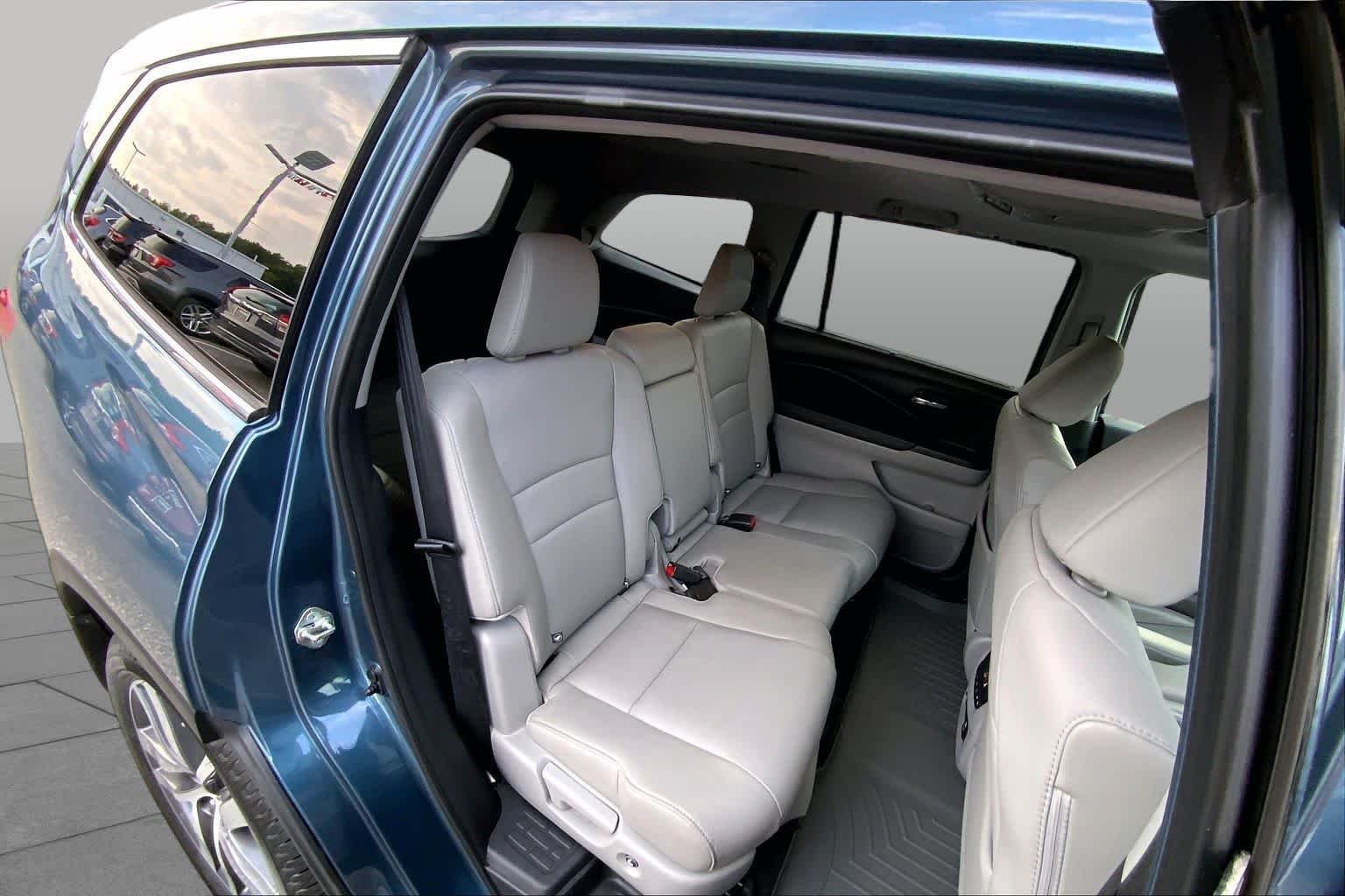 Used 2017 Steel Sapphire Metallic Honda Touring image 17