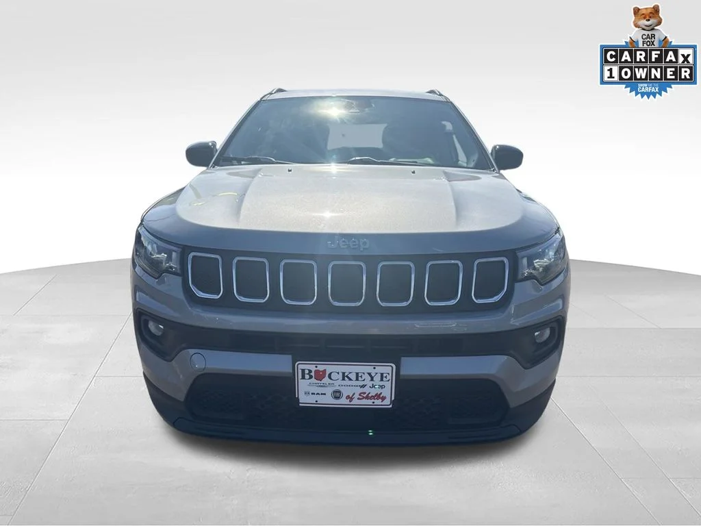 Used 2022 Silver Jeep Latitude Lux image 8